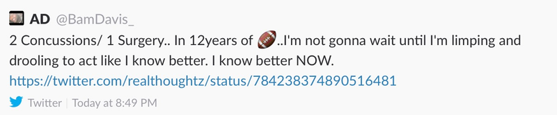Illustration for article titled The Only Good 49ers Highlight Tonight Was Anthony Davis Doing Rude Blaine Gabbert Tweets